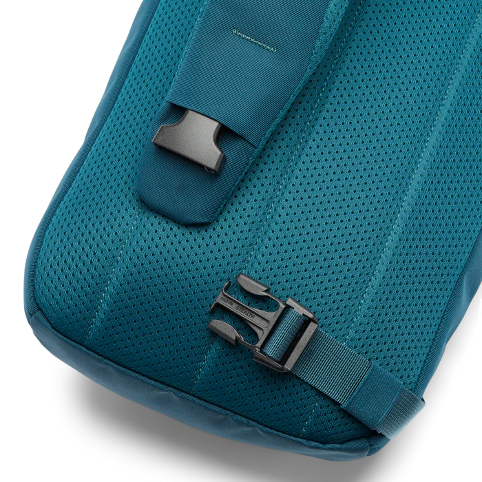 Cotopaxi Todo 8L Sling - Cotopaxi Abyss Back bottom showing shoulder strap buckle