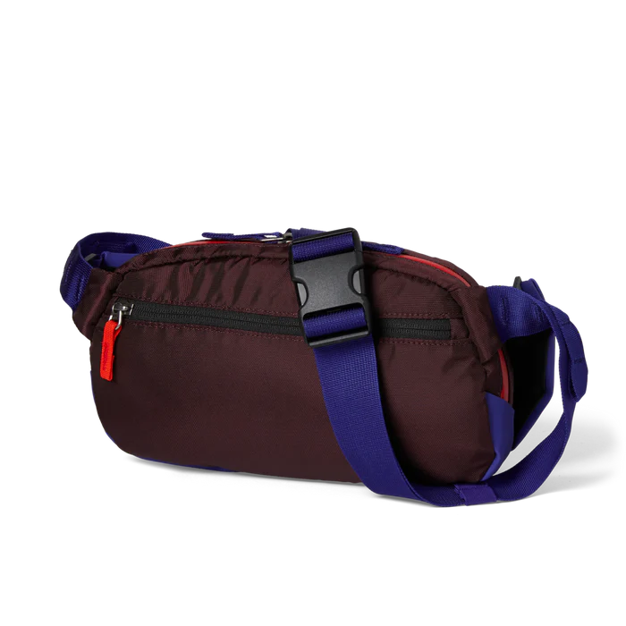 1200x1200png-s21_coso_hip_pack_blue_violet_blackiris_back_700x