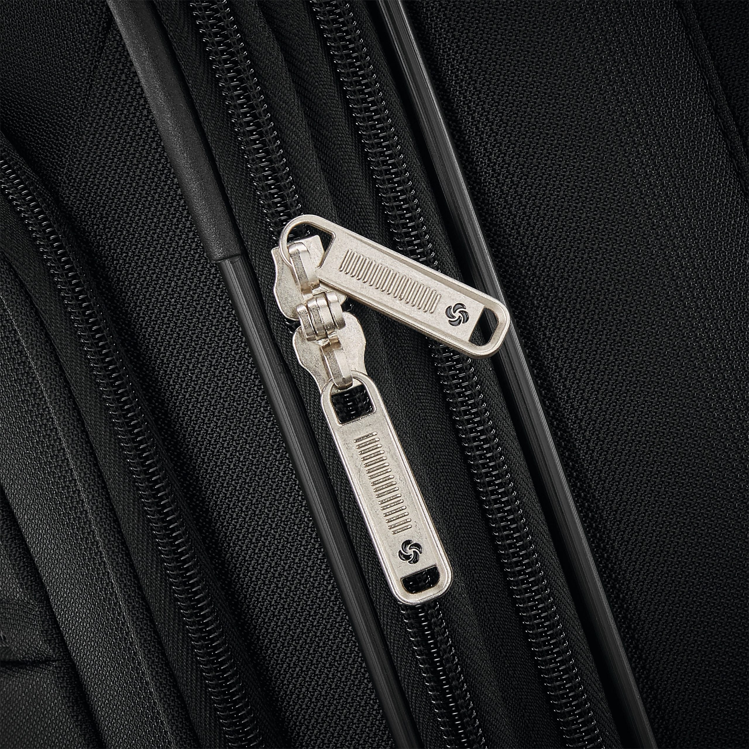 1319851041_Underseater_5_Zipper