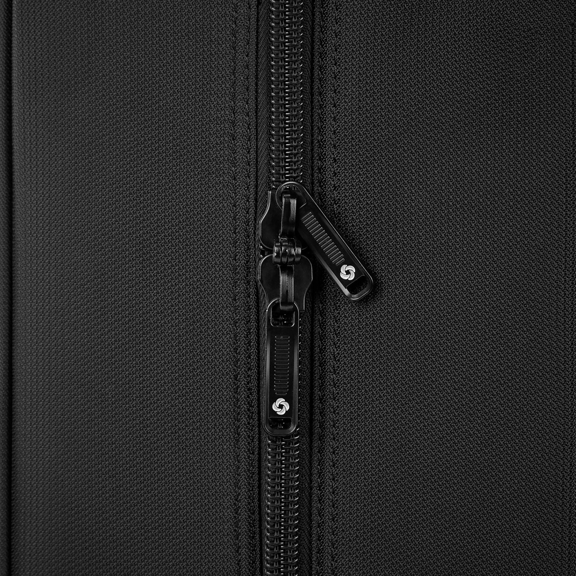 1450571041_GarmetBag_8_Zipper_Pulls