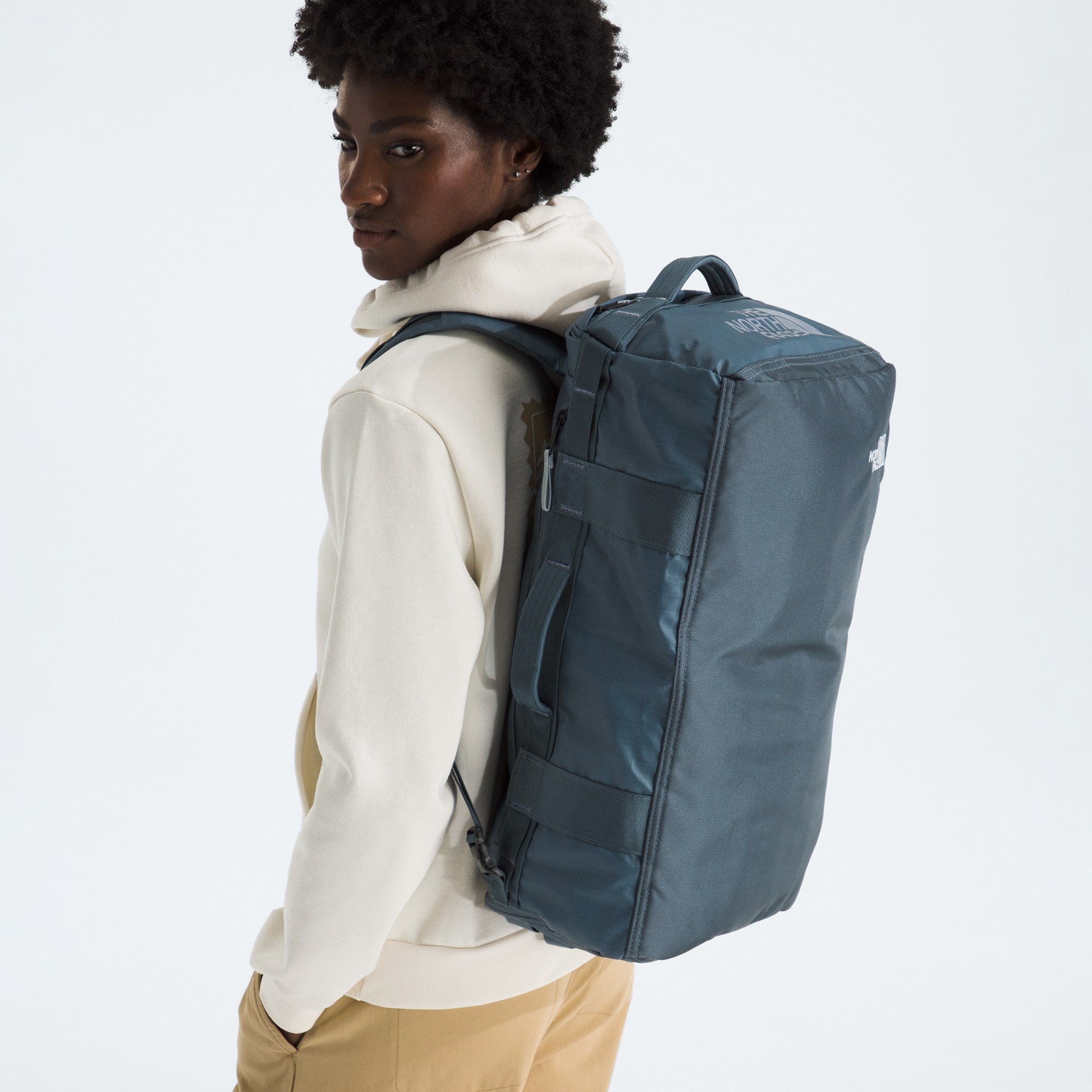 The Northface Base Camp Voyager Duffel—32L  - Granite Grey/Frost Grey