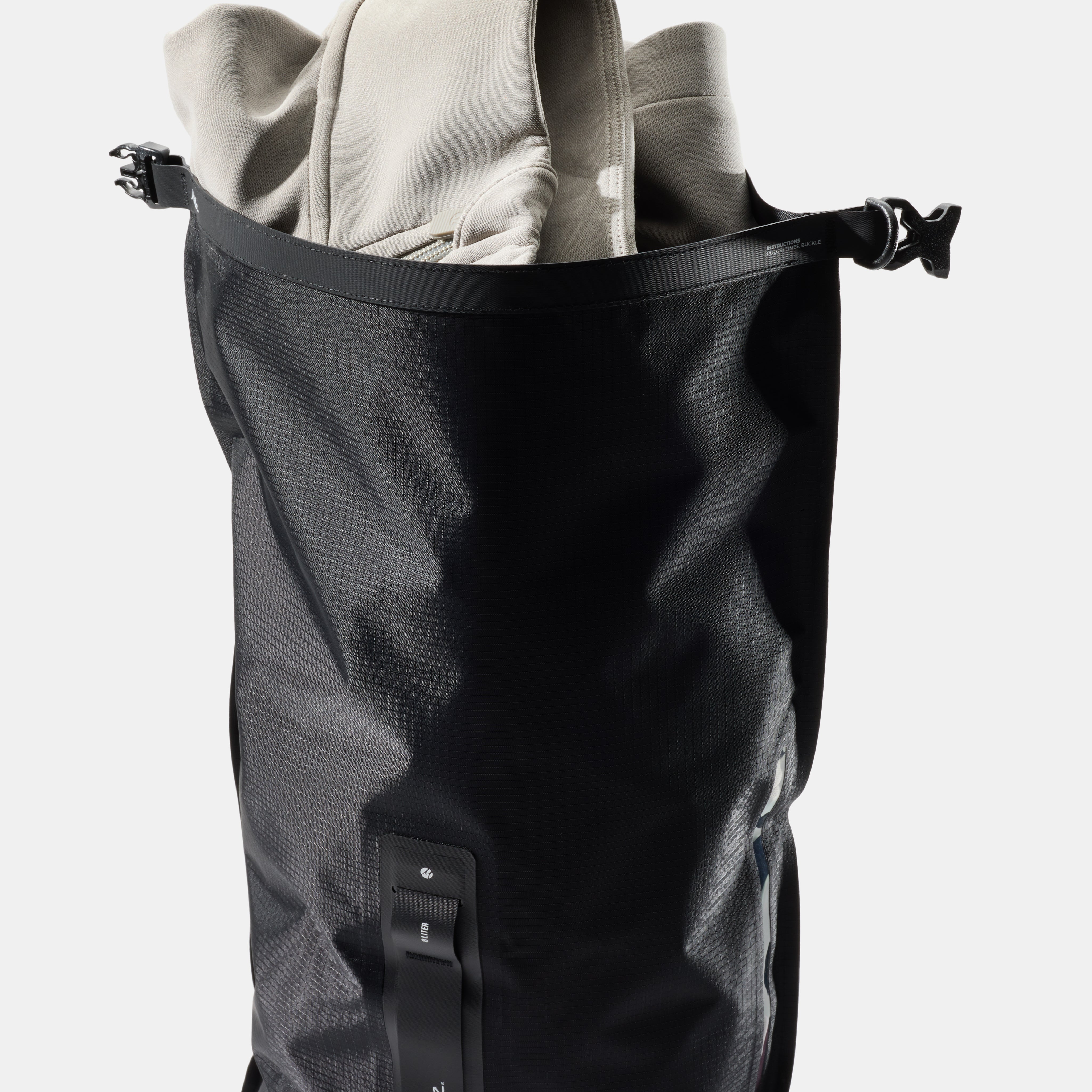 MATFP2DB8001BK_MATADOR_8LDryBag_BK_OMS5.jpg