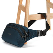 MetrosafeLS_ECONYL120HipPack_40117641_Ocean_6_2000x