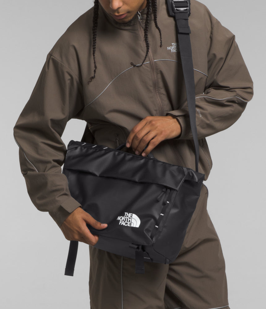 The North Face Base Camp Voyager Messenger Bag - TNF Black
