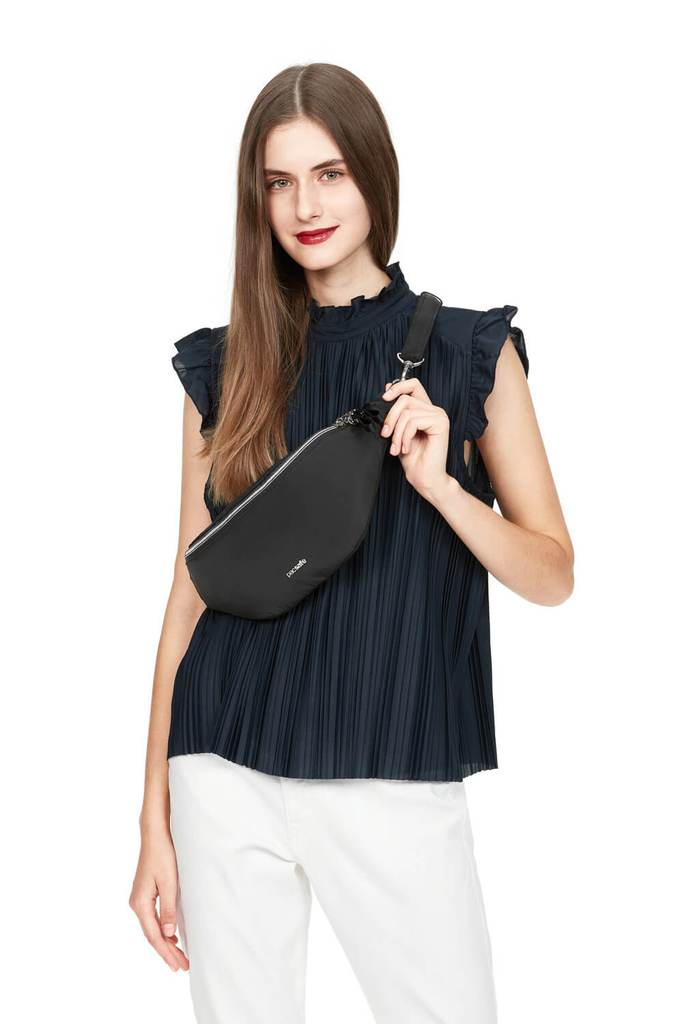 Stylesafe_SlingPack_20635100_Black_Model_3_1024x1024