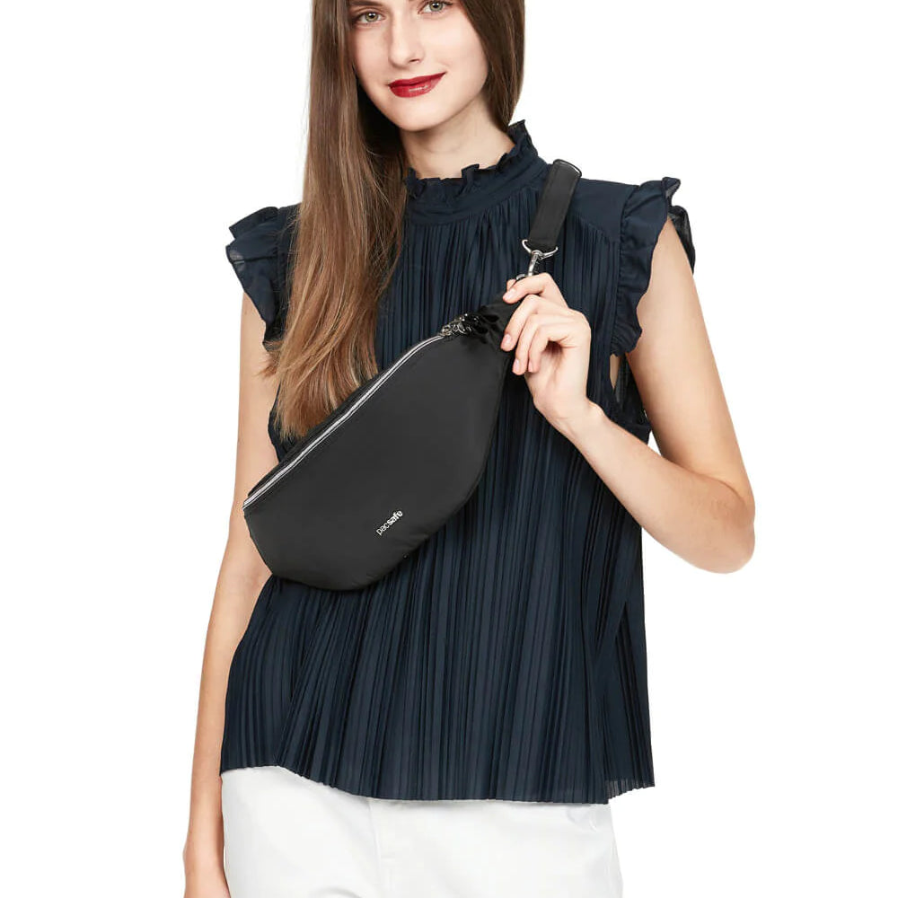 Stylesafe_SlingPack_20635100_Black_Model_3_2000x