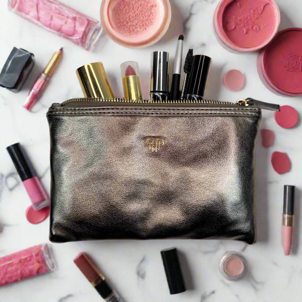 PurseN Getaway Hanging Toiletry Case - Bronze Quilted