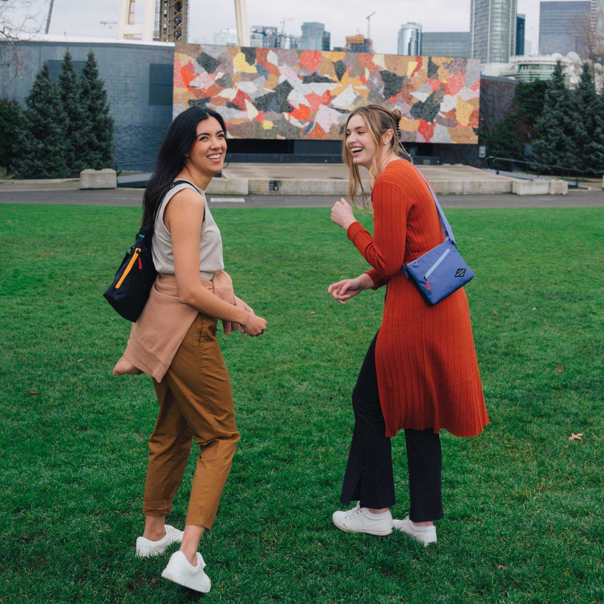 Zoom_PacificBlue_Lifestyle17_877293023623