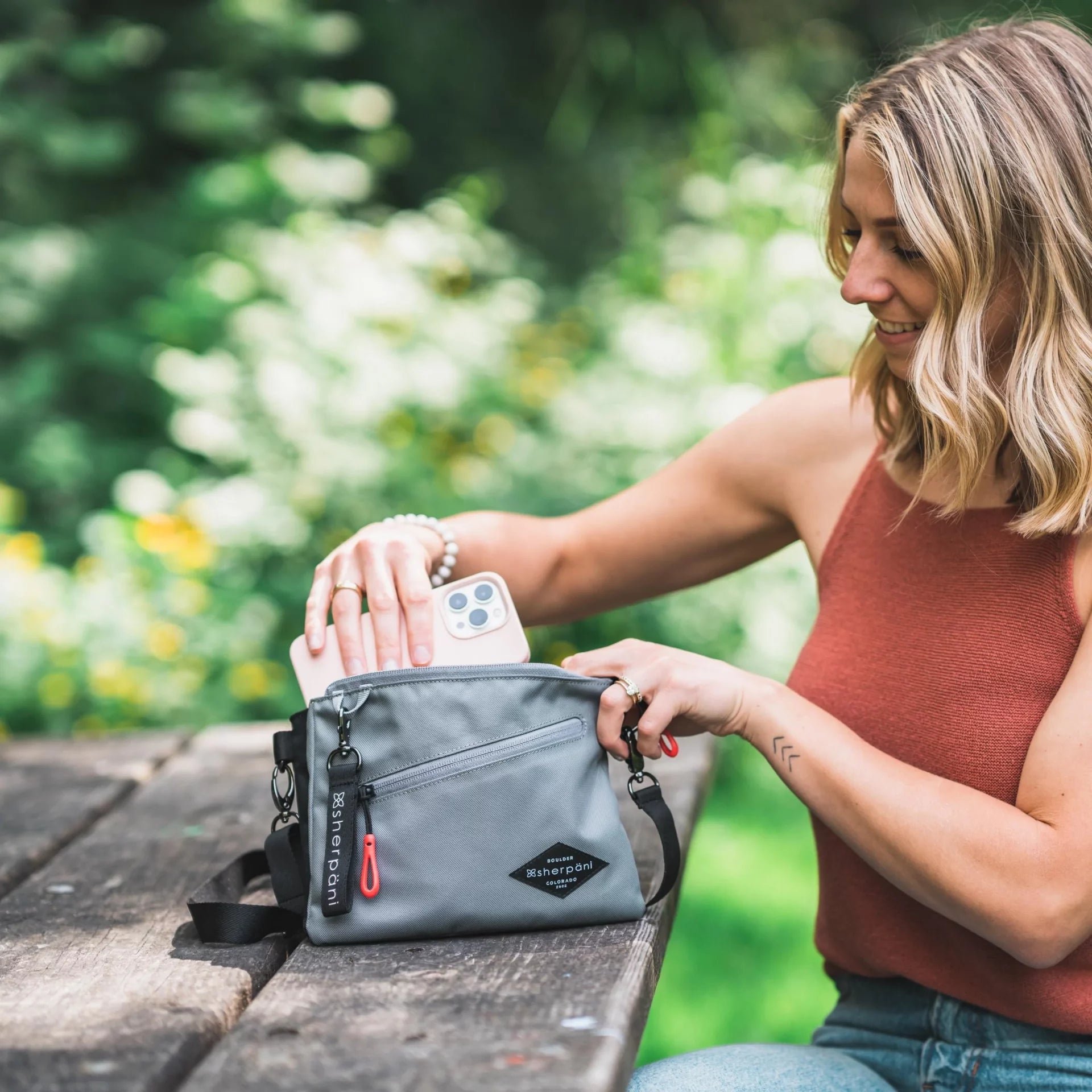 Zoom_Stone_Lifestyle1_877293022831