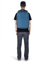 daylitecarryontravelpack44_f21_onbody3_waveblue