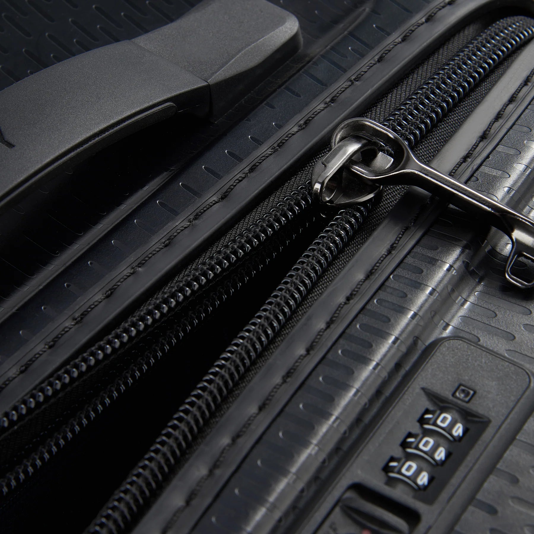 Delsey Turenne 26" Spinner Trunk -  Black