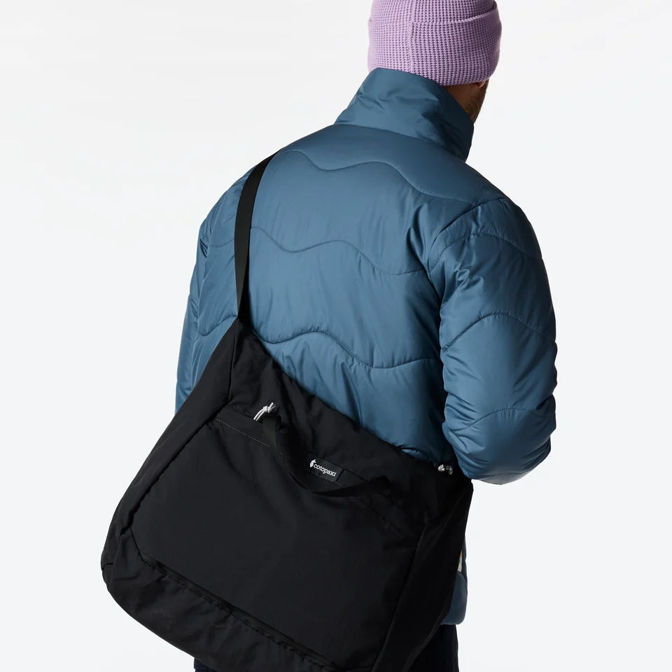 f26-u-empacable-30l-tote-cotopaxi-black-02-r_1200x_d3ad2e3b-5b37-4a70-a641-4bb7133137e4.webp