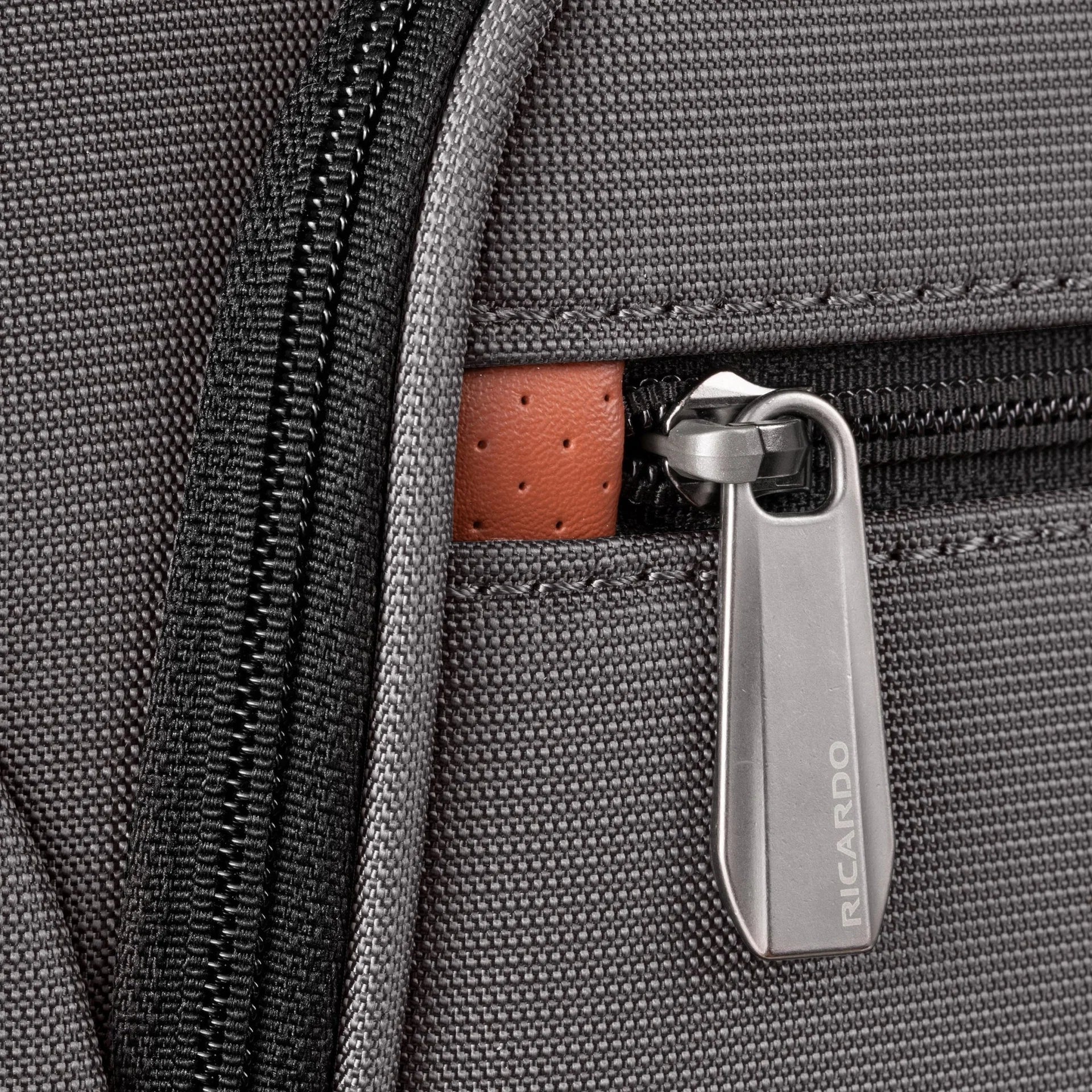 Ricardo Beverly Hills Montecito 3.0 Softside 16" USB - Graphite