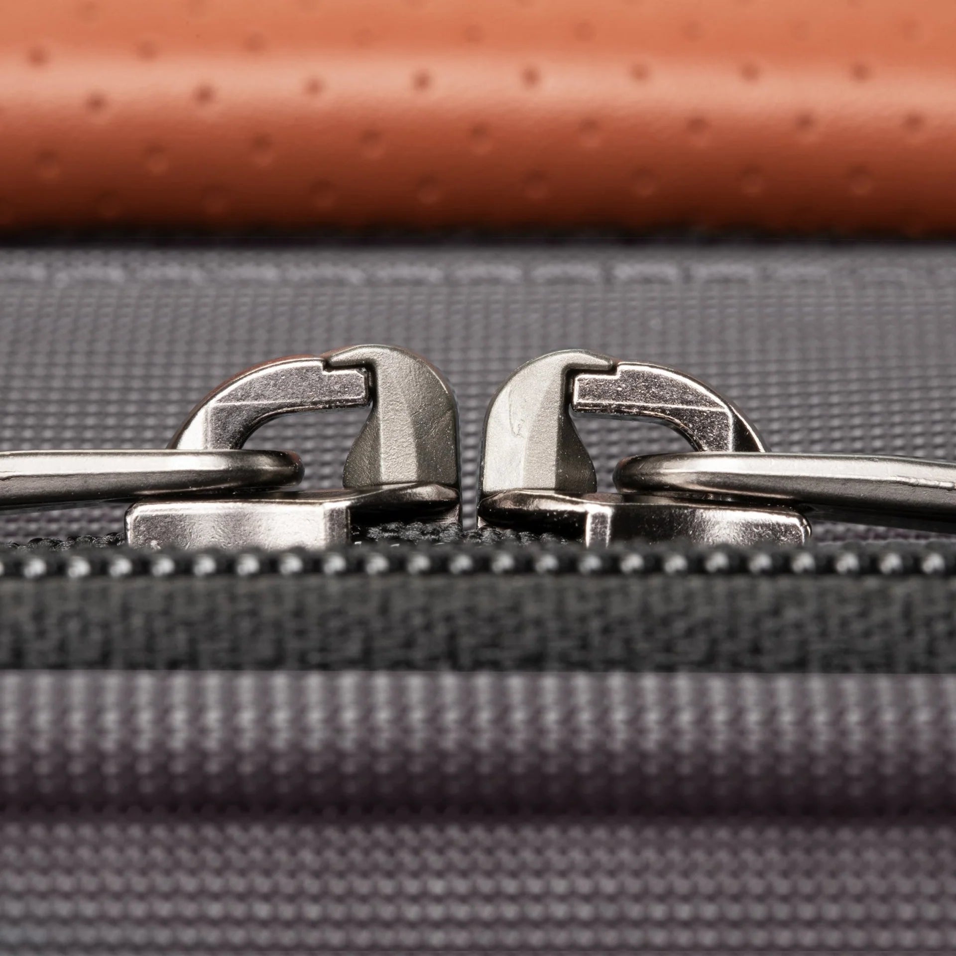 Ricardo Beverly Hills Montecito 3.0 Softside 16" USB - Graphite