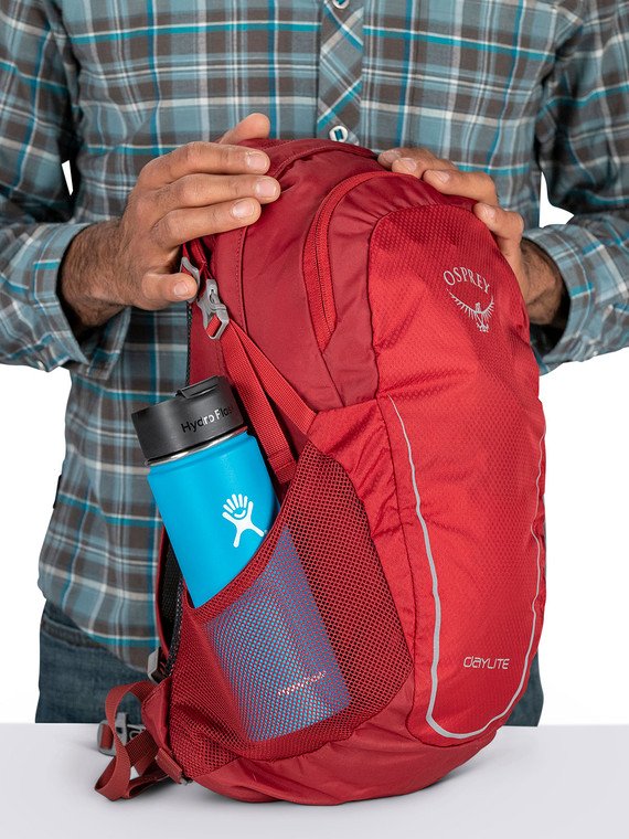 osprey daylite acorn red Osprey Daylite Backpack- Red – Irv's Luggage