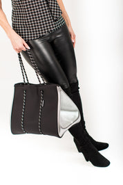 s422289610377800829_p27_i7_w2560