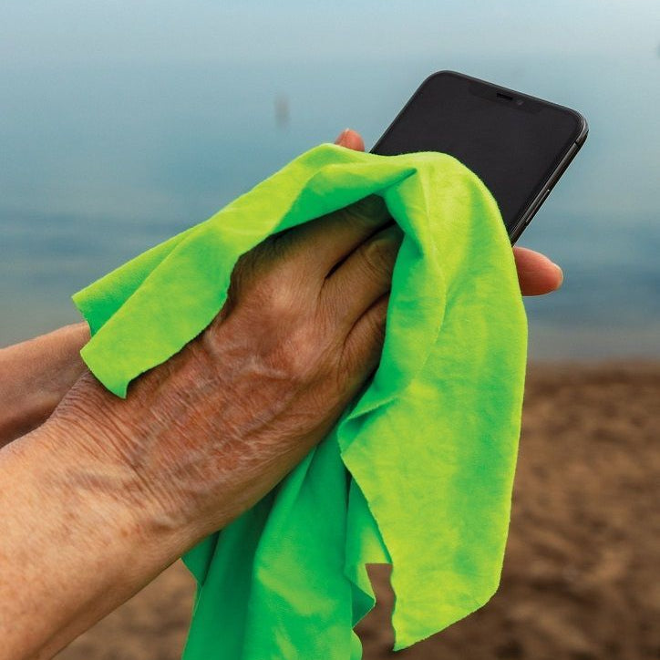 travelon-clean-set-of-2-antimicrobial-on-the-go-cloth-23537-7